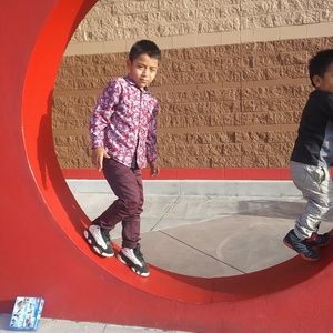 Meet your Posher, Tomas